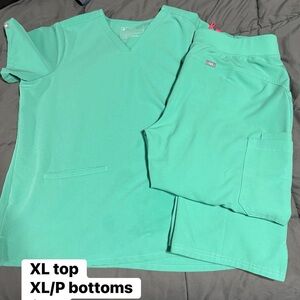 Figs Women's Scrub Set in Surgical Green